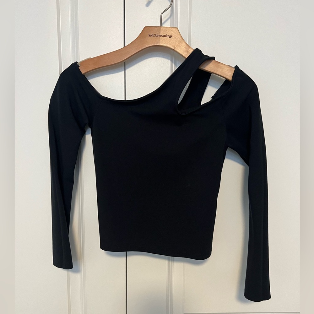 Abercrombie Women's
Long-Sleeve Elevated Knit Off-The-Shoulder Top